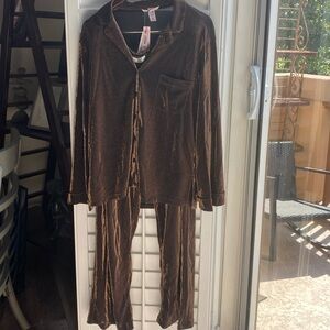 NWT Victoria’s Secret shimmer pajamas